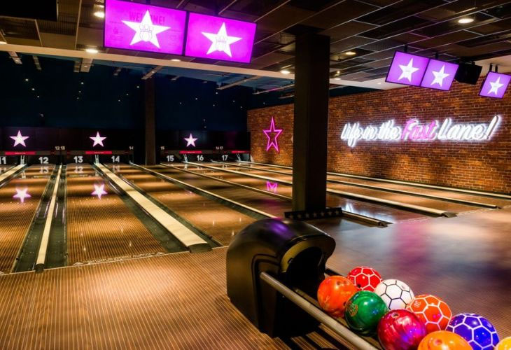 Bowling alley and bowling balls at Hollywood Bowl