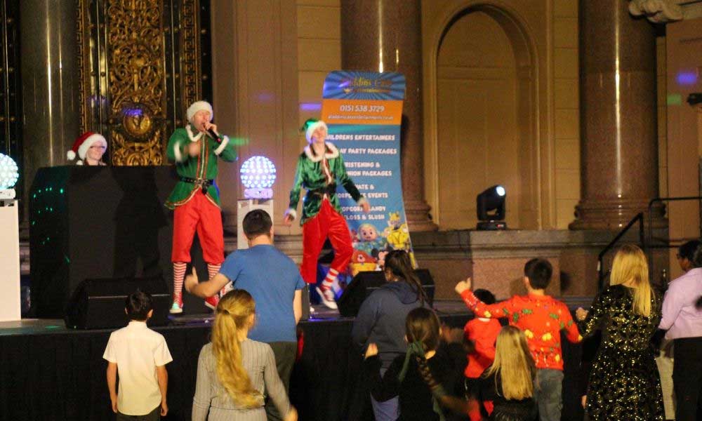 Children's Christmas party entertainers